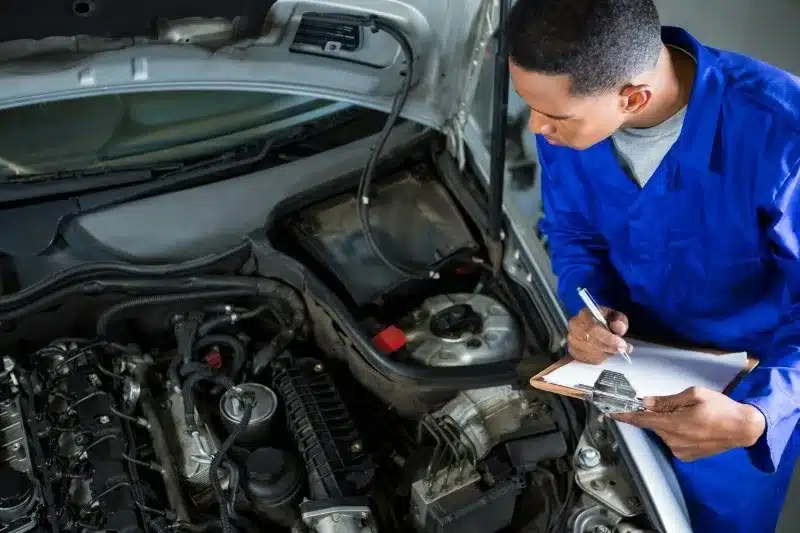 auto-mechanic-in-Everett